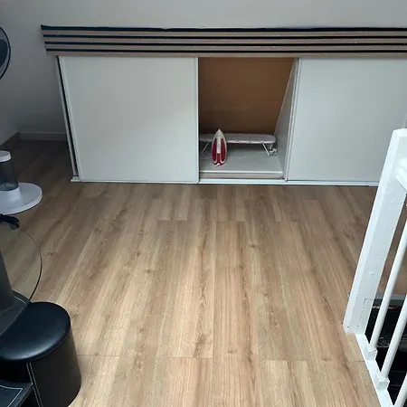 Apartment Centre *
